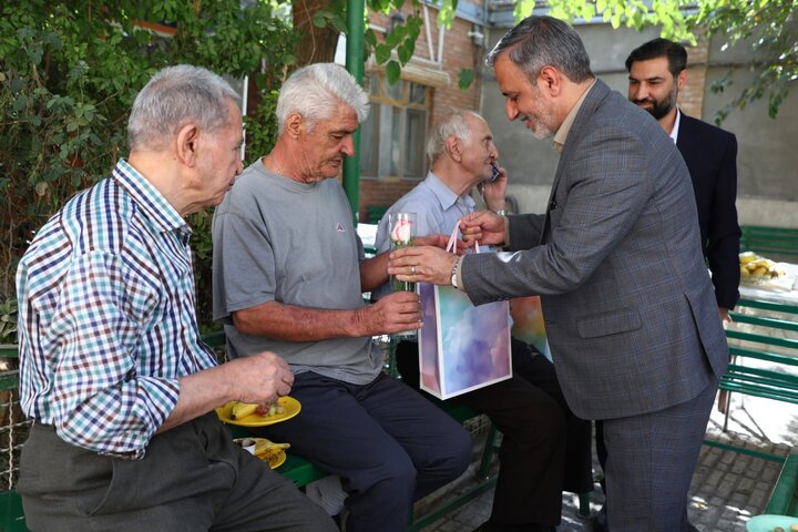 بازدید شهردار منطقه ۱۲ از مرکز نگهداری سالمندان گئورگ مقدس