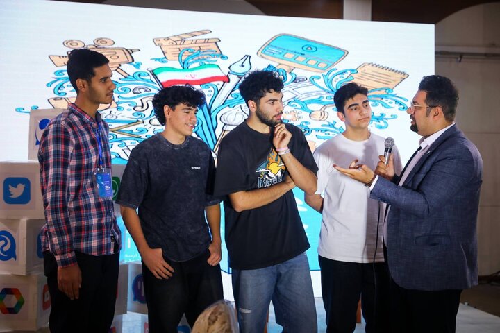 جوانان دهه‌ ۸۰ و ۹۰ در خط مقدم صدای روایت ایستادند