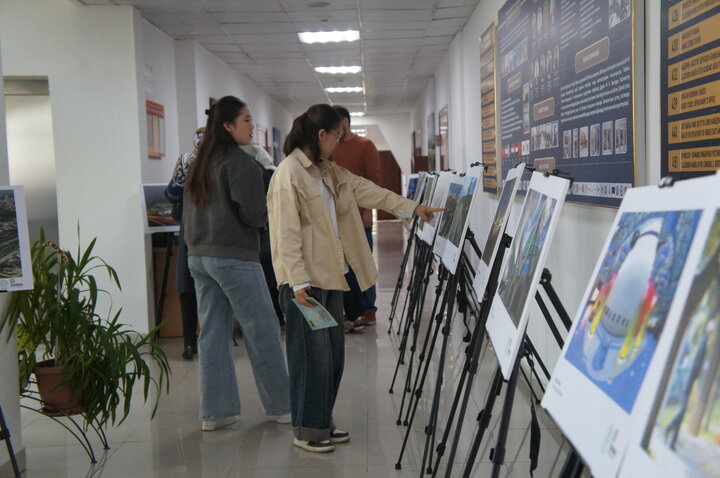 برگزاری نمایشگاه عکس تهران در دانشگاه آلماتی