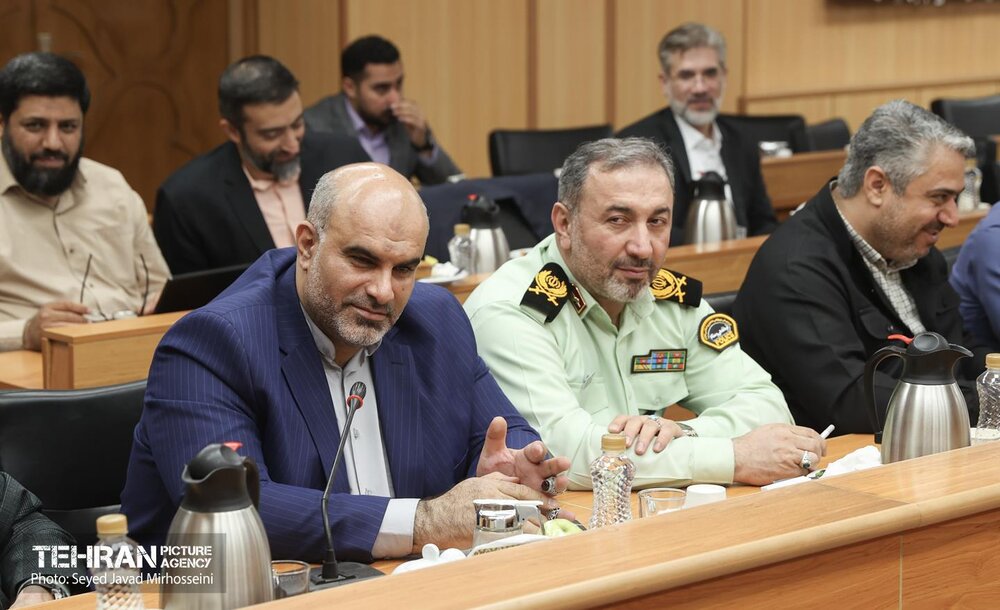 جلسه شورای معاونین و شهرداران مناطق