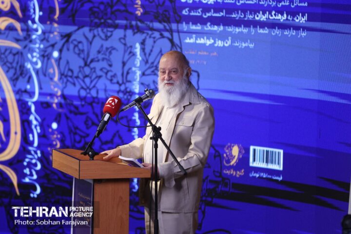 هویت ایرانی، تلفیقی از ملیت و مذهب است که در کنار هم هویتی بی‌بدیل و ارزشمند را شکل داده است