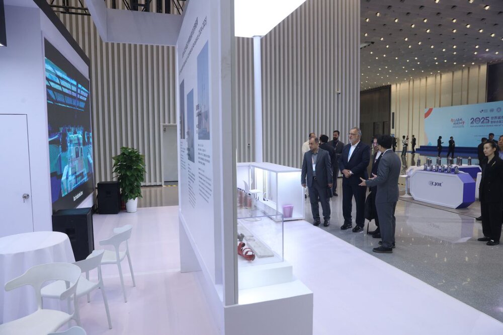 بازدید شهردار تهران از نمایشگاه فناوریها و دستاوردهای شهری چین در حاشیه اجلاس UCLG