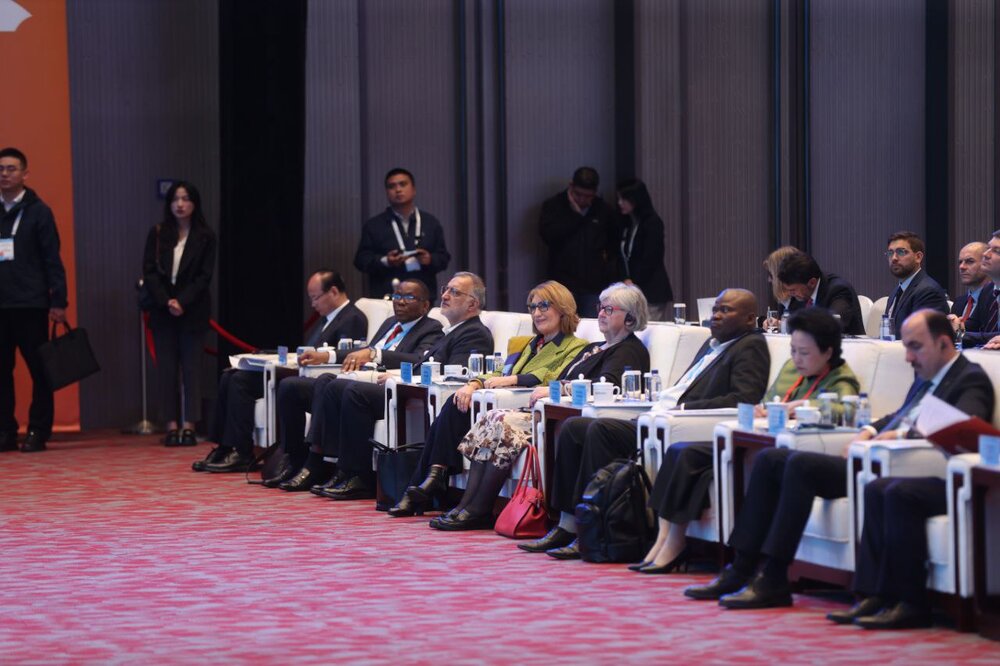 بازدید شهردار تهران از نمایشگاه فناوری‌ها و دستاوردهای شهری چین در حاشیه اجلاس UCLG 