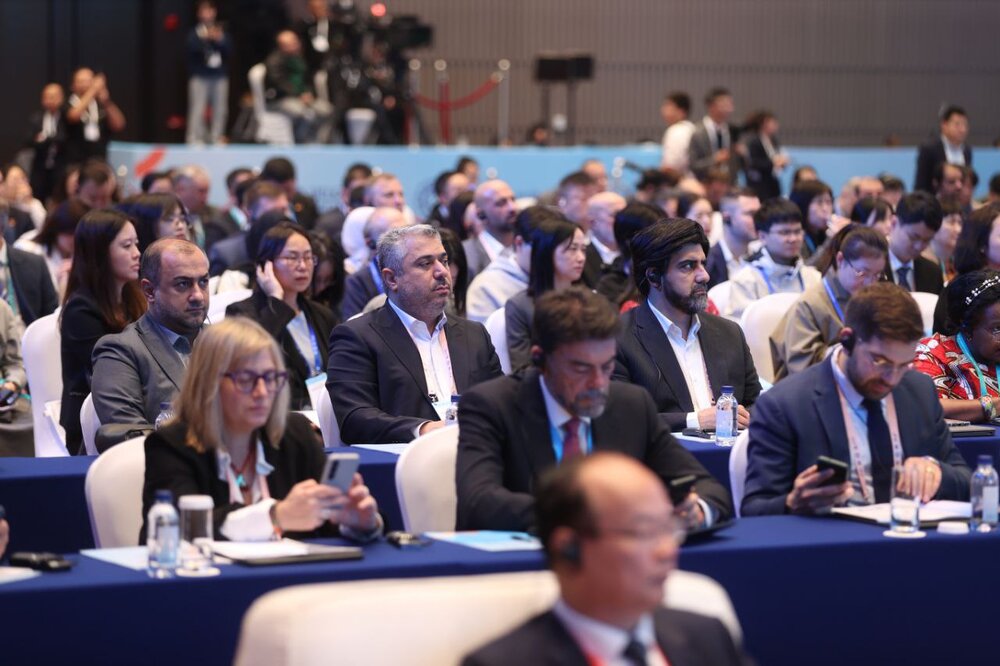 بازدید شهردار تهران از نمایشگاه فناوریها و دستاوردهای شهری چین در حاشیه اجلاس UCLG