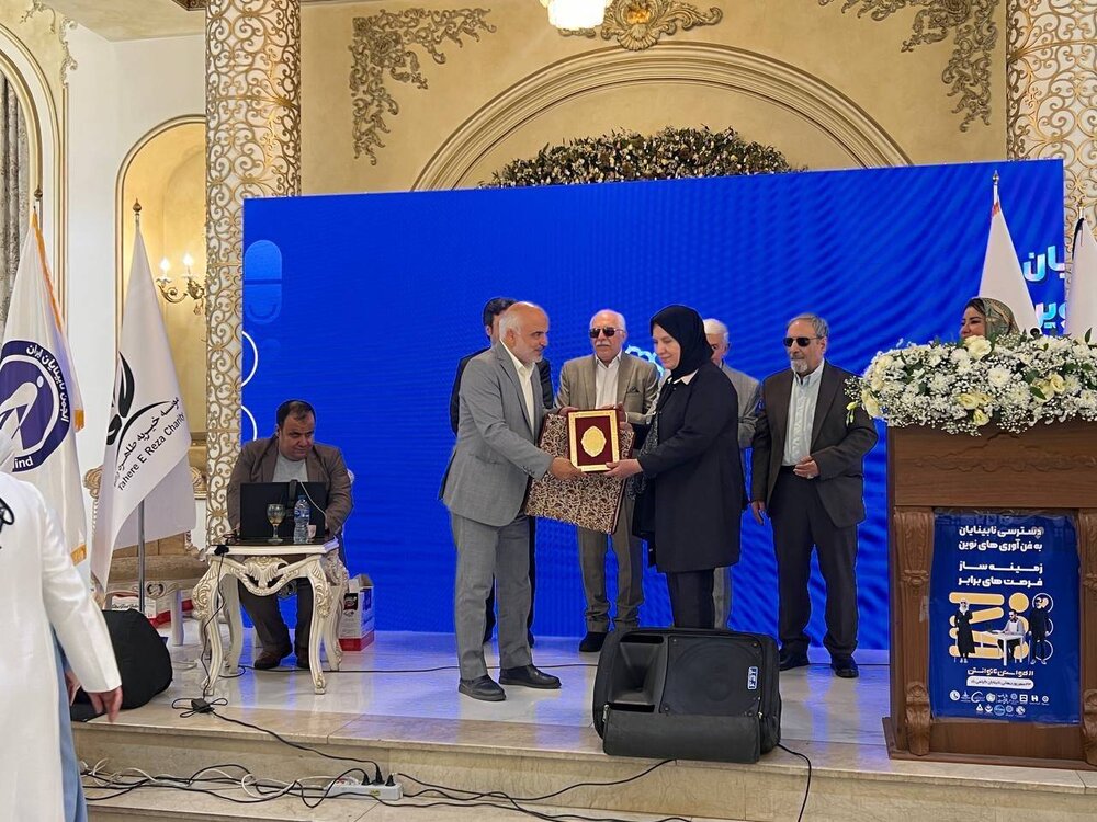 تجلیل از نابینایان با حضور هنرمندان در منطقه یک انجام شد