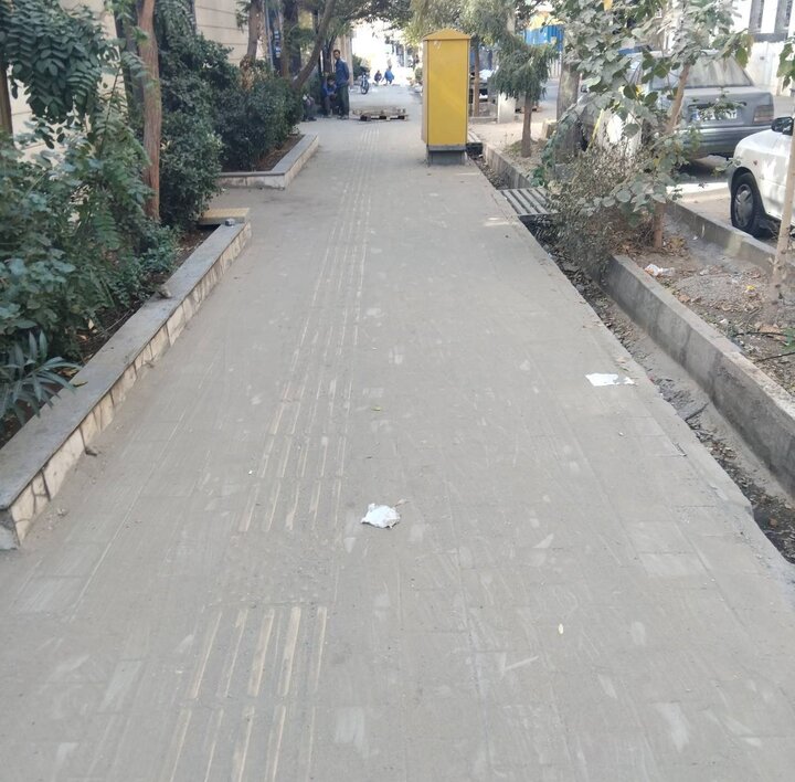 نوسازی معابر خیابان صنیعی‌پور با توزیع بیش از ۱۱۰ تن آسفالت