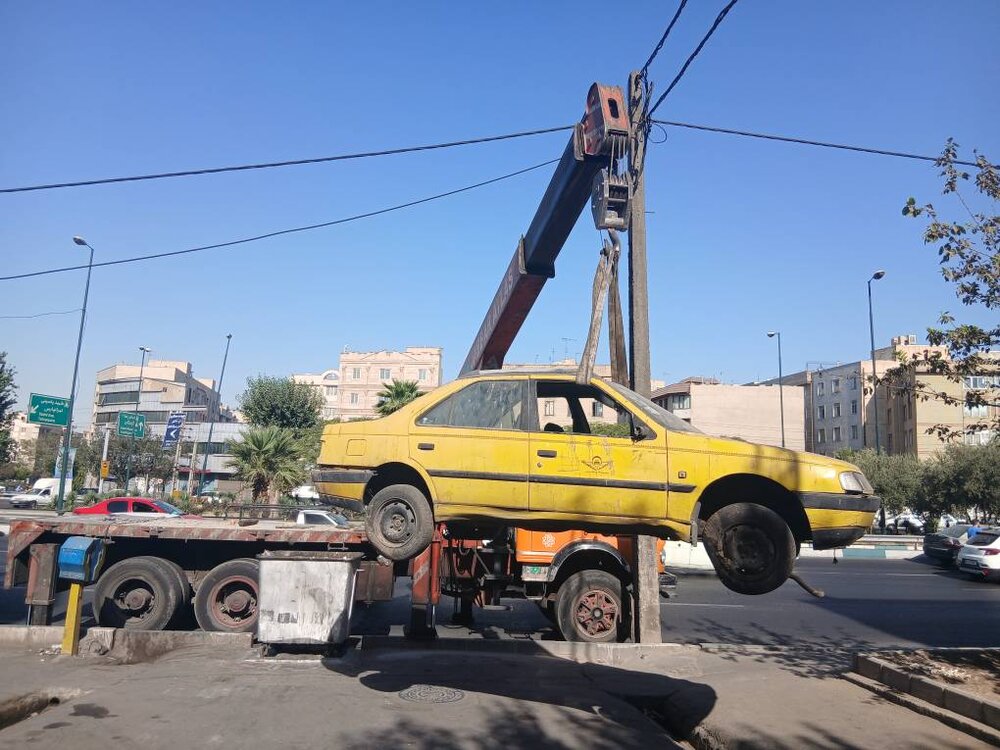 شناسایی و جمع‌آوری خودروهای فرسوده در منطقه ۱۵