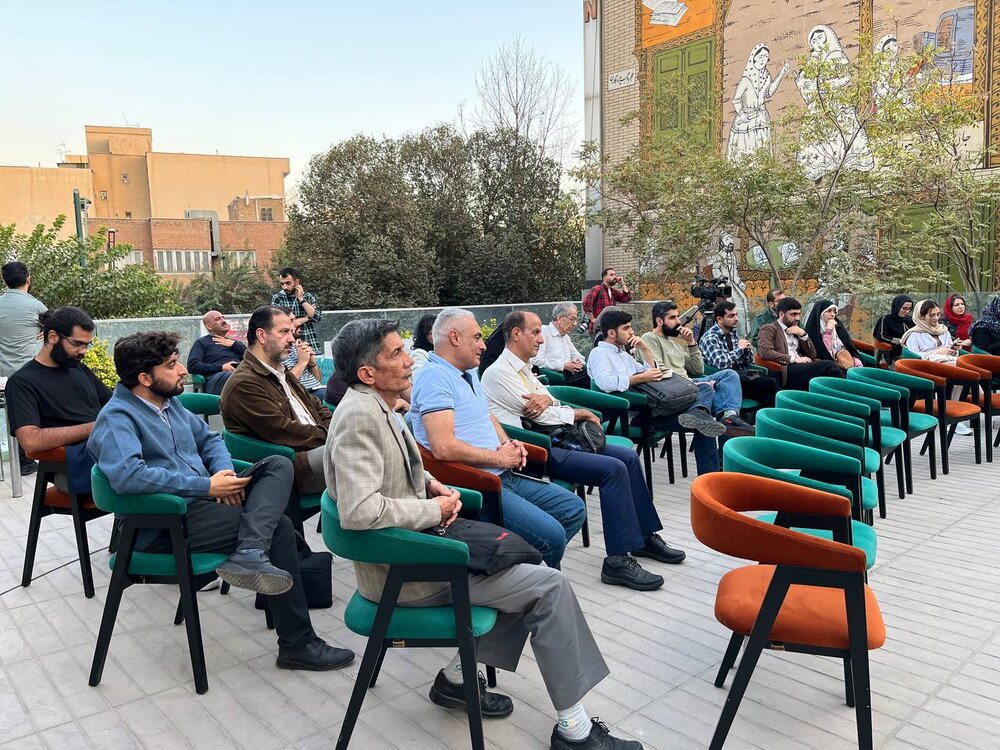 رونمایی از کتاب «بالابلند» در خانه روزنامه‌نگاران