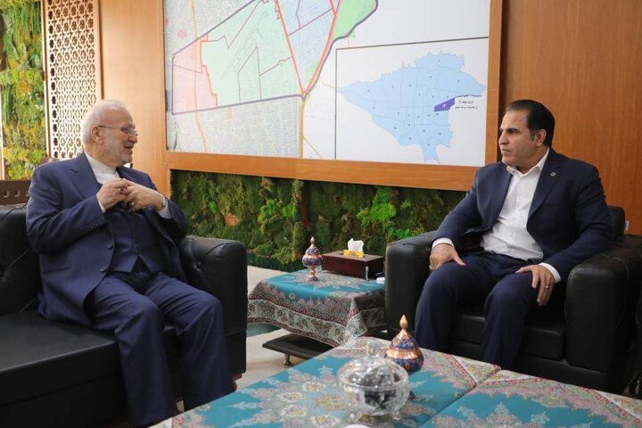 برگزاری نشست شهردار منطقه ۱۳ و نماینده مجلس در خصوص تعریض خیابان پیروزی 