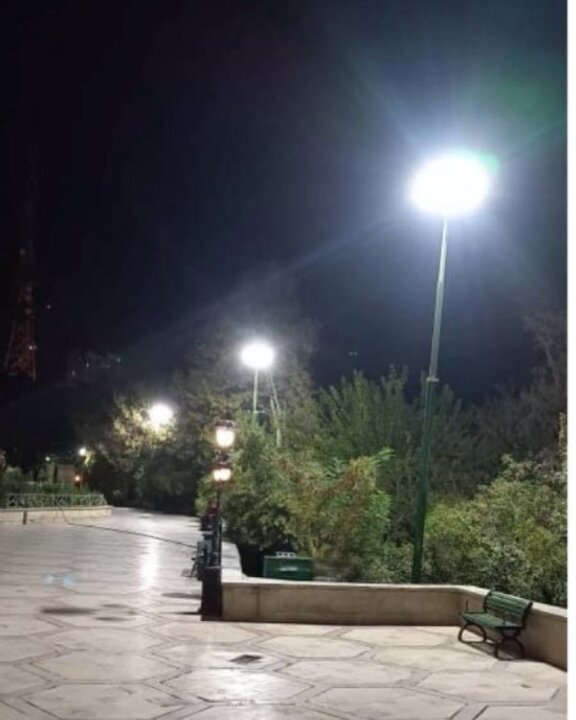 اجرای طرح بهسازی روشنایی در بوستان ملت با نصب برج‌های نوری جدید