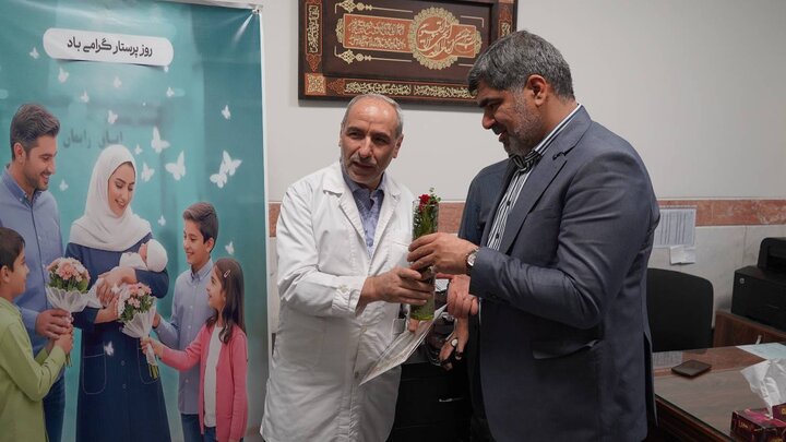 تجلیل شهردار منطقه ۲۱ از پرستاران درمانگاه "خیریه صاحب‌کوثر" 