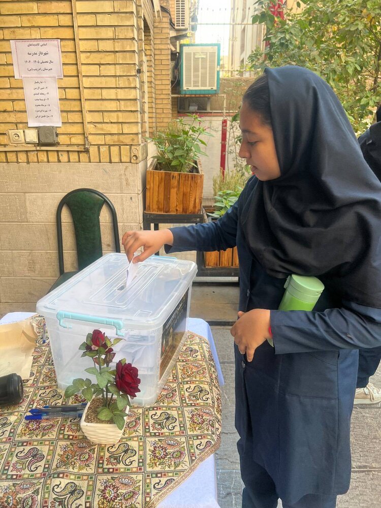 ۹۵۰۰ دانش‌آموز منطقه ۱۳ پای صندوق می‌روند