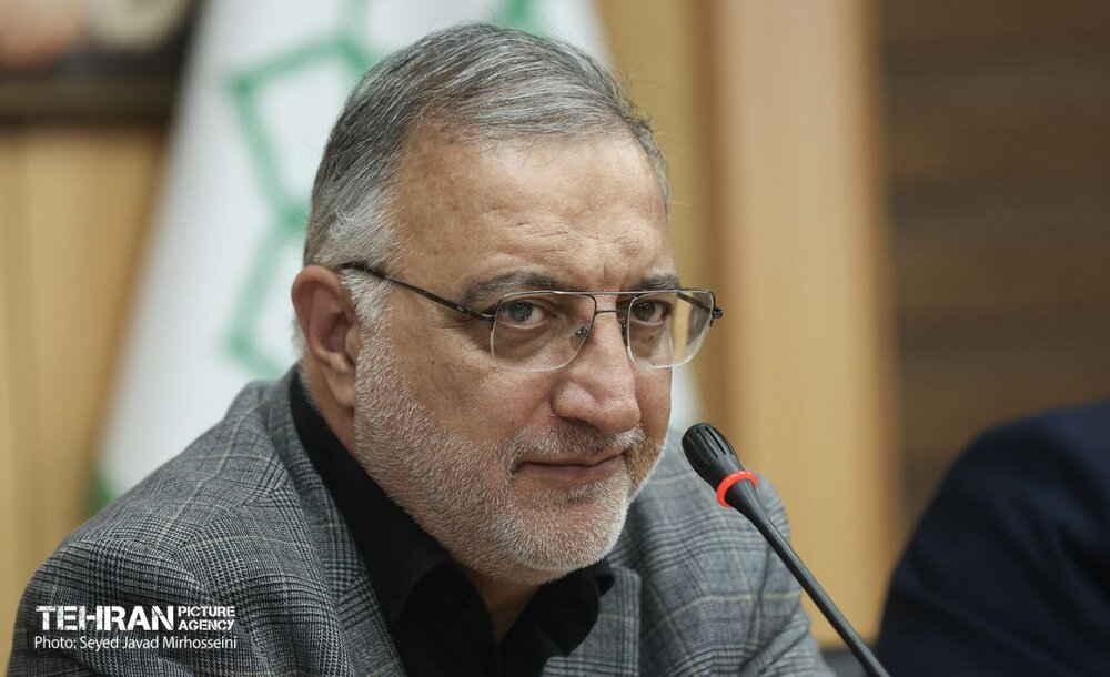 هر چقدر به مردم خدمت کنیم در حقیقت مجاهدت در مقابل دشمن کرده‌ایم