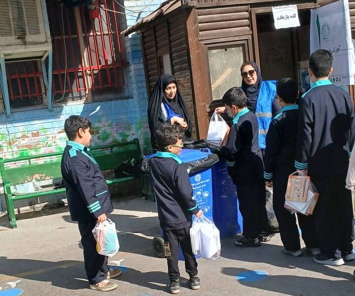 اجرای طرح کلبه بازیافت در مدارس منطقه۹