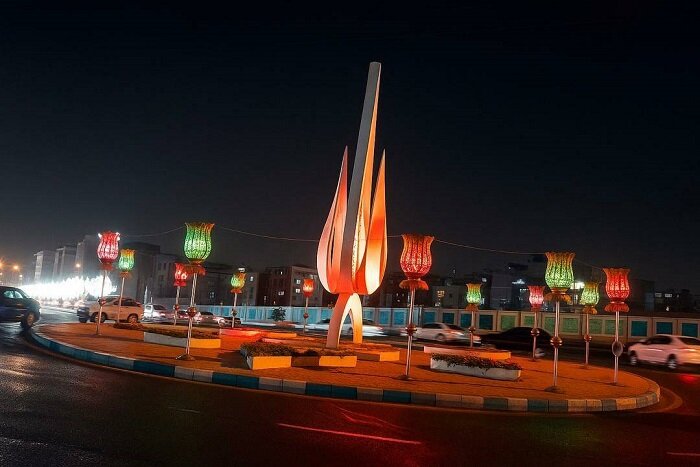 اکران المان‌های بصری فاطمی در میدان کوثر