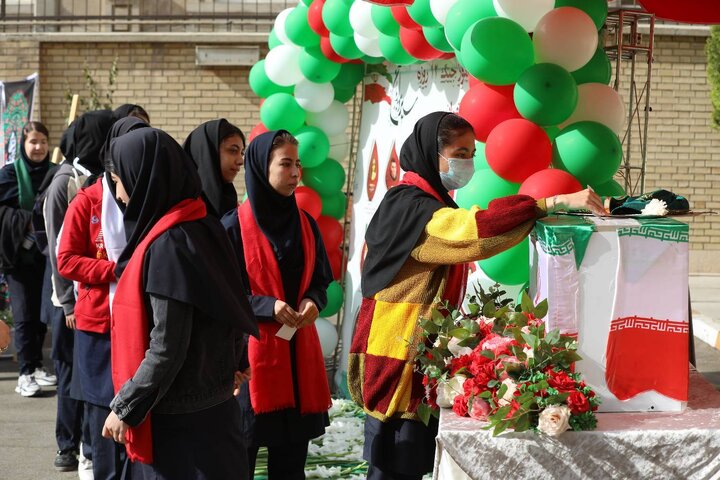 برگزاری انتخابات شهردار مدرسه در مدرسه شهید صالحی منطقه ۱۷