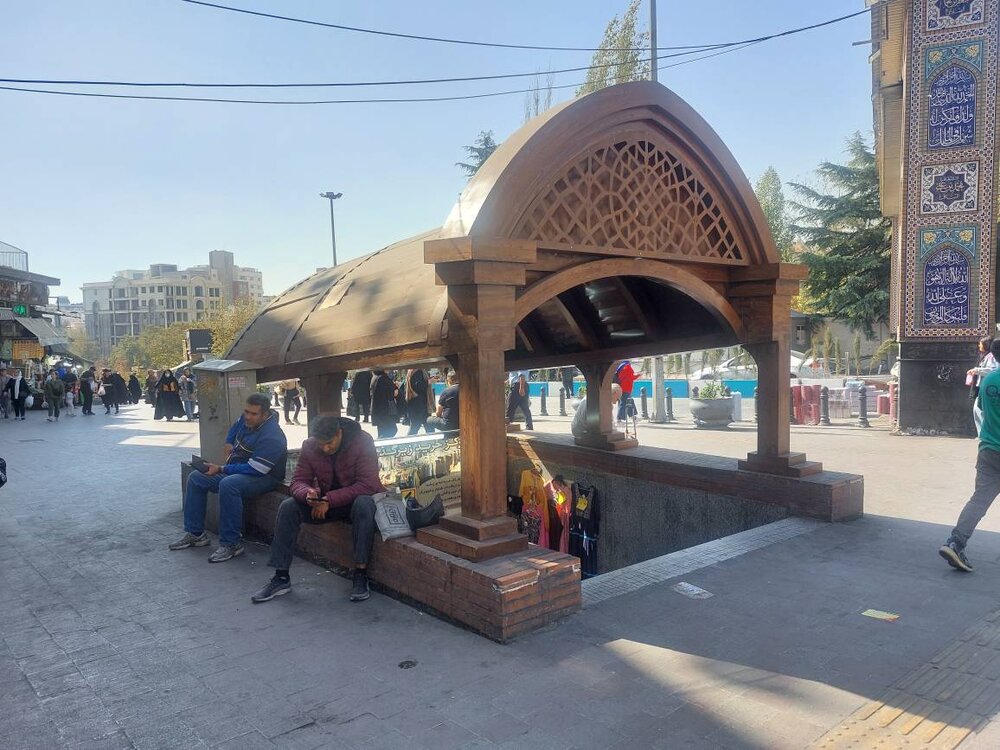 نصب سردر جدید بازارچه زیرگذر میدان تجریش با معماری سنتی