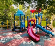 نوسازی و ایمن‌سازی فضاهای بازی کودکان در بوستان‌های منطقه ۱۷