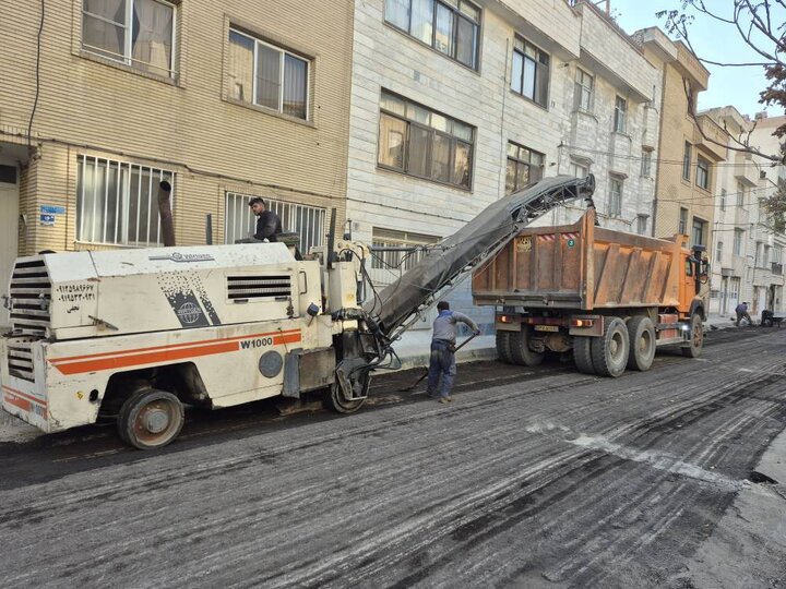 آغاز عملیات نوسازی آسفالت در شهرک چشمه