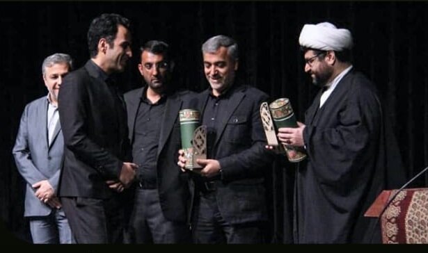 آیین تجلیل از خانواده‌های اهالی قلم دهه‌ ۸۰ و ۹۰ مناطق ۲۲ گانه شهر تهران در برج آزادی