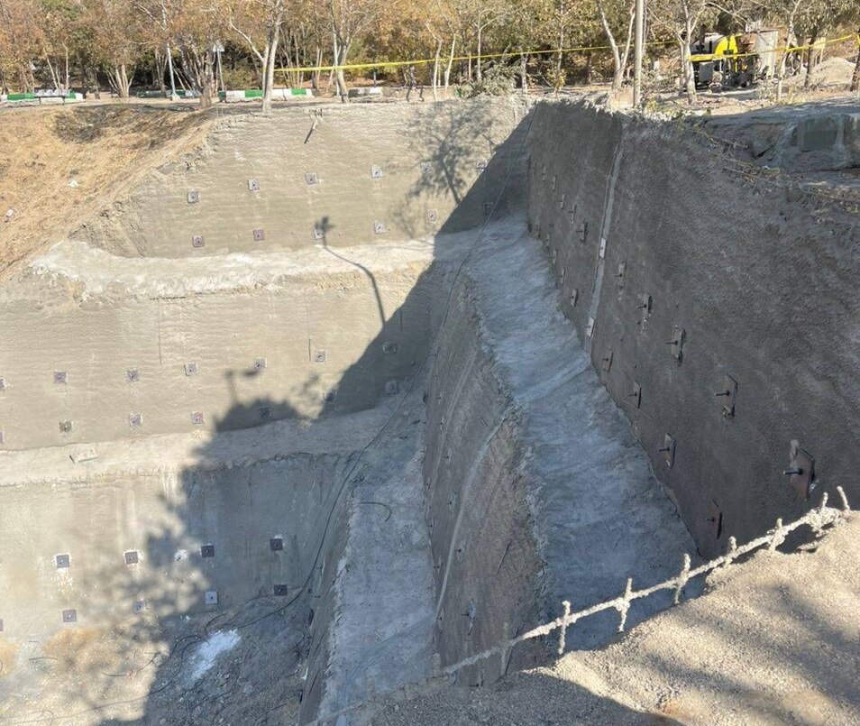 پایان عملیات ایمن‌سازی دیواره خطرساز در شهرک شهید محلاتی