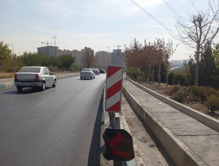 نوسازی تابلوها و علائم ترافیکی در معابر محلی منطقه ۲۲