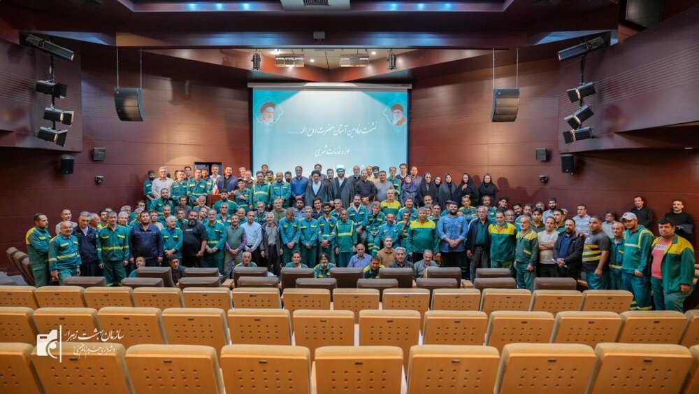 برگزاری مراسم تقدیر از خادمین آستان حضرت روحالله در حوزه خدمات شهری شهرداری ناحیه حرم امام خمینی(ره)