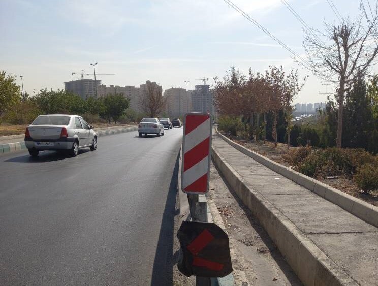 نوسازی تابلوها و علائم ترافیکی در معابر محلی منطقه ۲۲