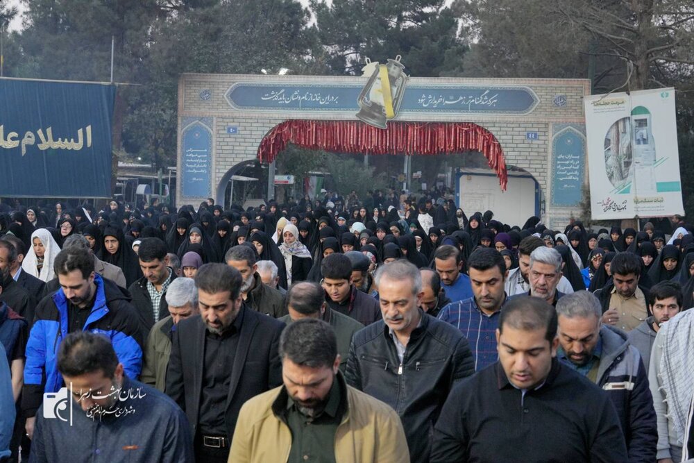 اقامه نماز استغفار و قرائت دعای طلب باران در گلزار مطهر شهدای بهشت زهرا(س)