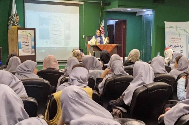 برگزاری نشست «به شیرینی کتاب» در سرای محله داوودیه منطقه ۳