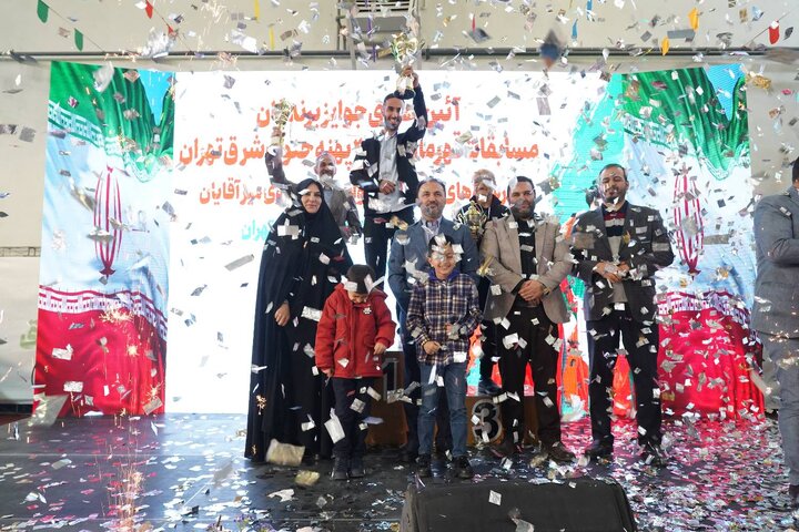 آیین اعطای جوایز منتخبین مسابقات «قهرمان شهر ۴»