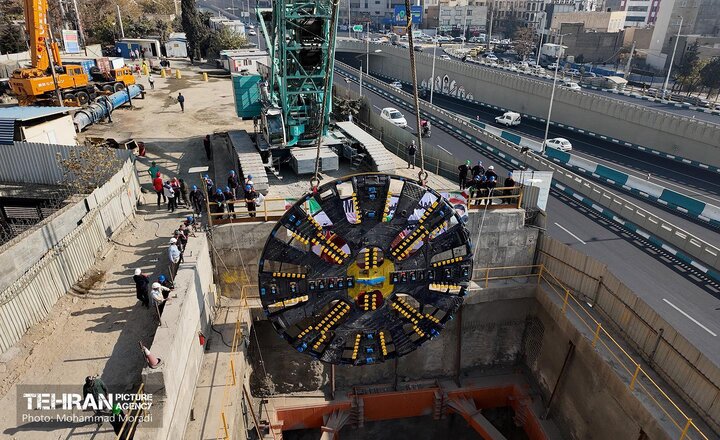 مونتاژ قطعه اصلی دومین دستگاه TBM خط ۱۰