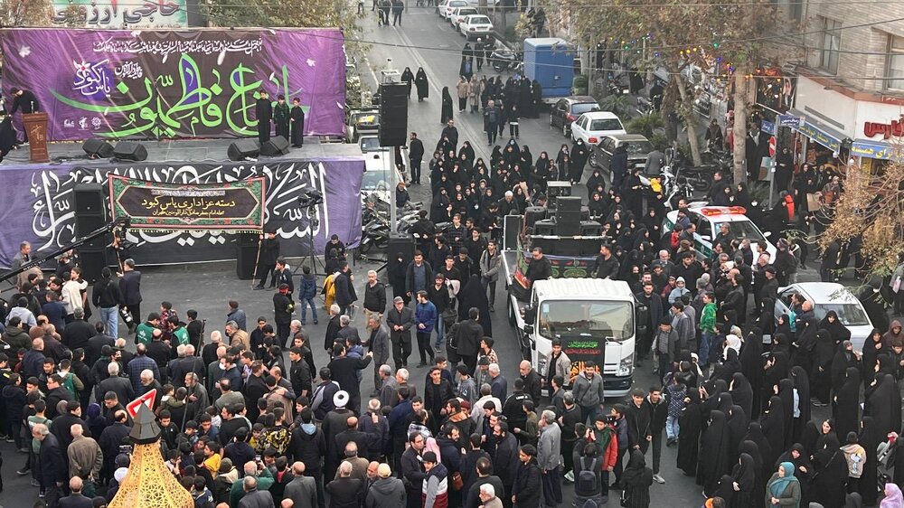 هزاران عاشق اهل بیت در میدان ۱۳ آبان گرد هم آمدند