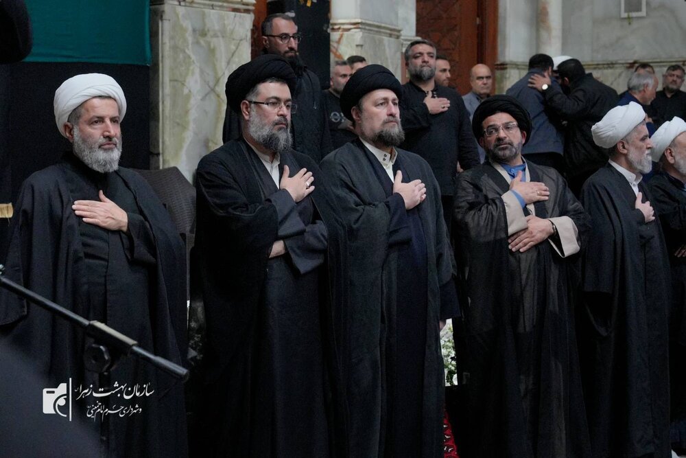 دسته و مراسم عزاداری فرزندان روح‌الله در شب شهادت حضرت زهرا(س) از گلزار شهدا تا حرم امام راحل