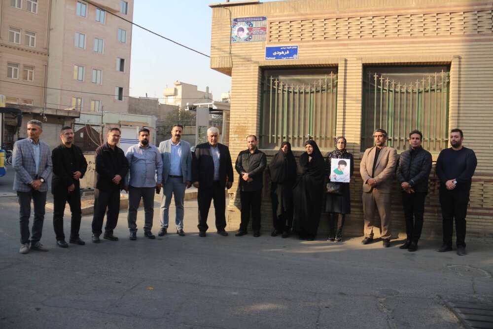 آیین پلاک‌کوبی معابر منطقه ۲۰ به نام شهدای والامقام برگزار شد