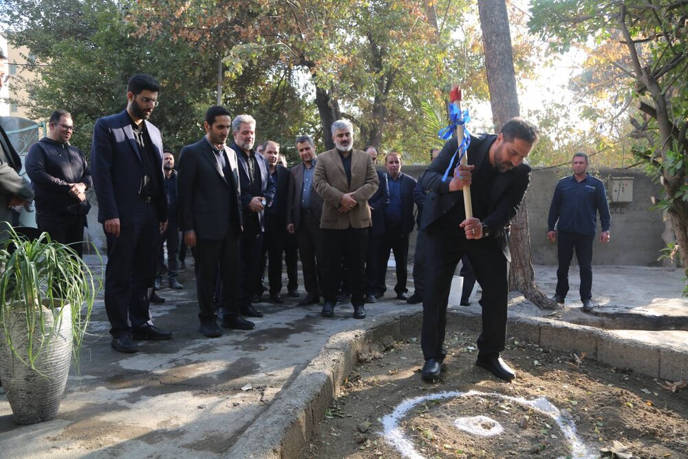 برگزاری مراسم کلنگزنی ملک رعیتچی به منظور توسعه فضای سبز در منطقه ۱۰