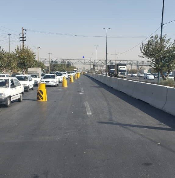 اجرای عملیات ایمن‌سازی و نصب نیوجرسی در محور آزادگان منطقه ۱۹