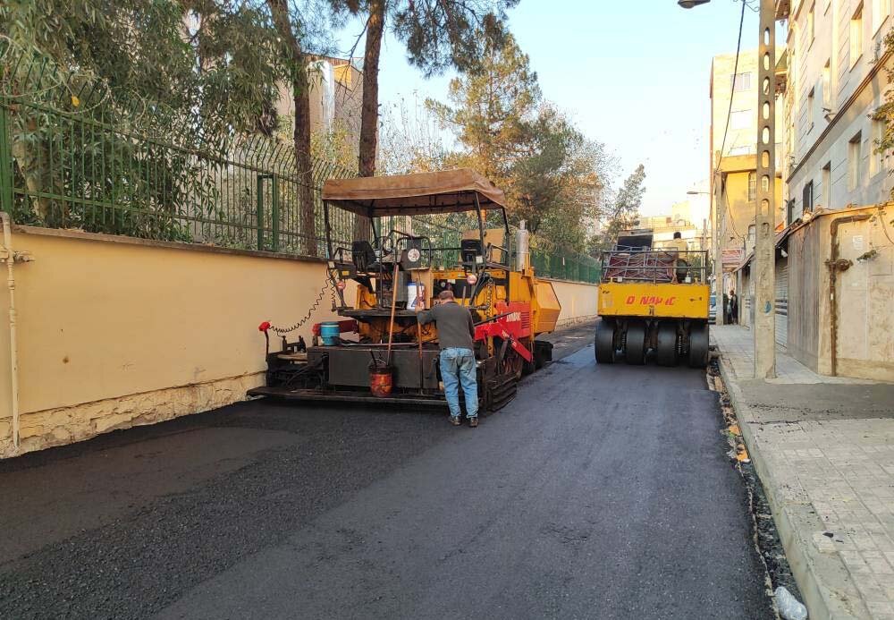 تداوم نهضت آسفالت در معابر اصلی منطقه ۲۰