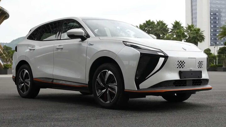 عضو شورای شهر تهران: سایش لاستیک خودروهای برقی با آسفالت باعث آلایندگی می‌شود!