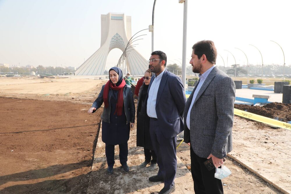 نظارت مستمر بر روند کاشت چمن میدان آزادی