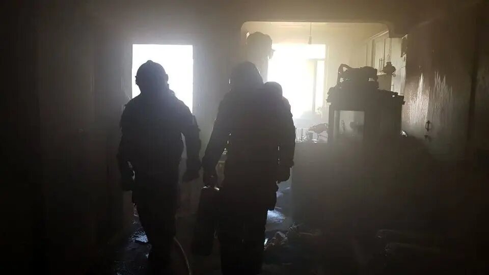 گپ خودمانی با آتش نشانی که ستاره اینستاگرام شد / روایت لحظات دلهره آور نجات زنی که می خواست به پایین بپرد!