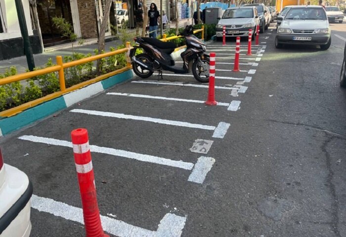  آزادسازی پیاده‌روهای منطقه ۲ با احداث پارکینگ موتور