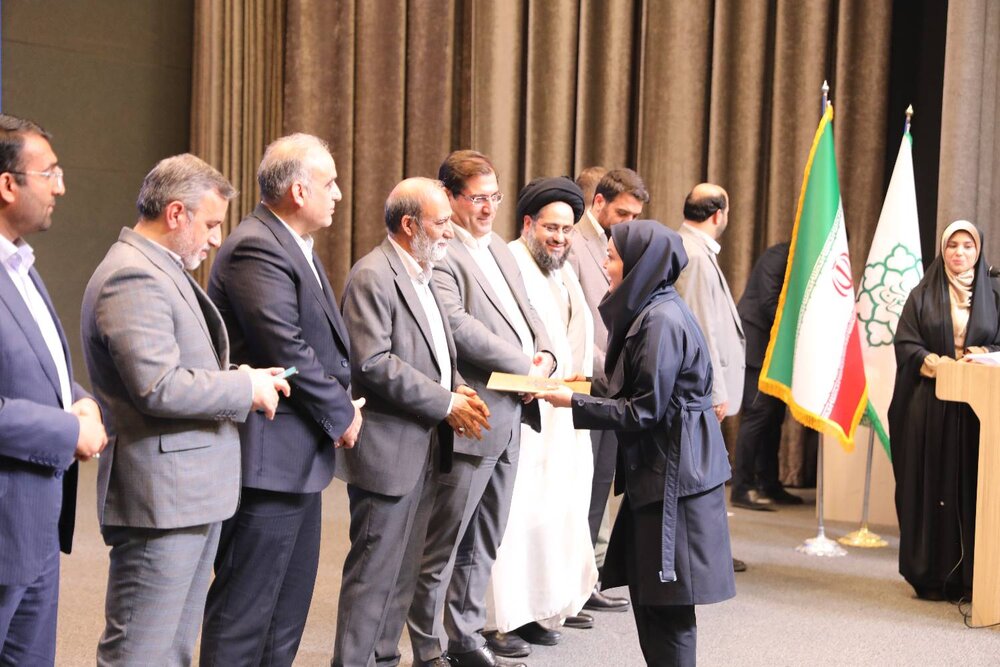 فراهم آوردن زمینه ارتقای نیروی انسانی در صدر برنامه‌های مدیریت شهری 