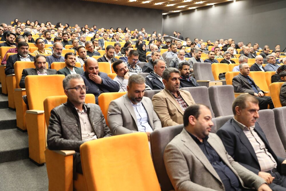 فراهم آوردن زمینه ارتقای نیروی انسانی در صدر برنامههای مدیریت شهری