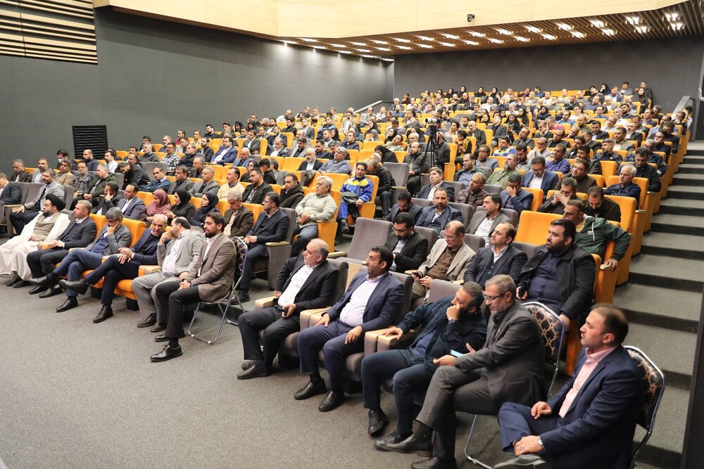 فراهم آوردن زمینه ارتقای نیروی انسانی در صدر برنامههای مدیریت شهری