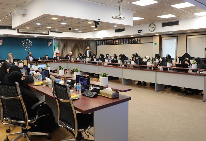 رنگ و بوی ایثار در منطقه ۹ با تجلیل از مادران و همسران شهید