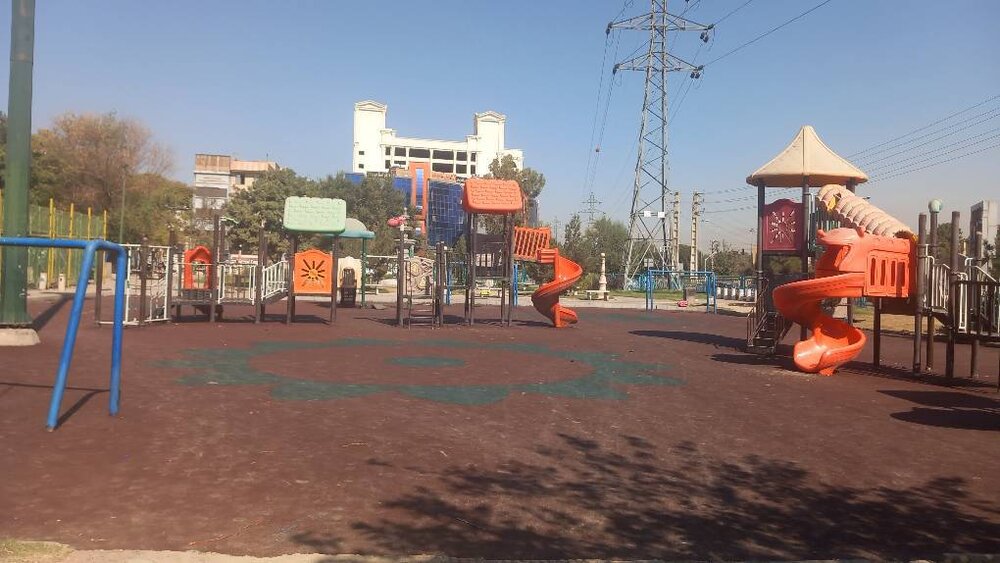 ایمنی بوستان‌های منطقه ۱۹ با نصب کفپوش‌های جدید ارتقا یافت