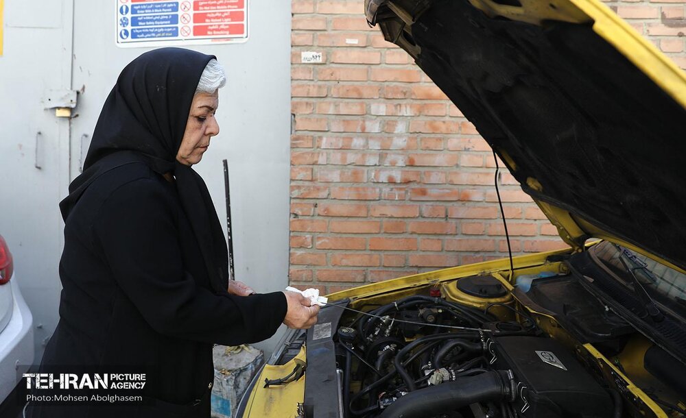 رانندگی در مسیر مادری؛ از فرمان تا نوازش