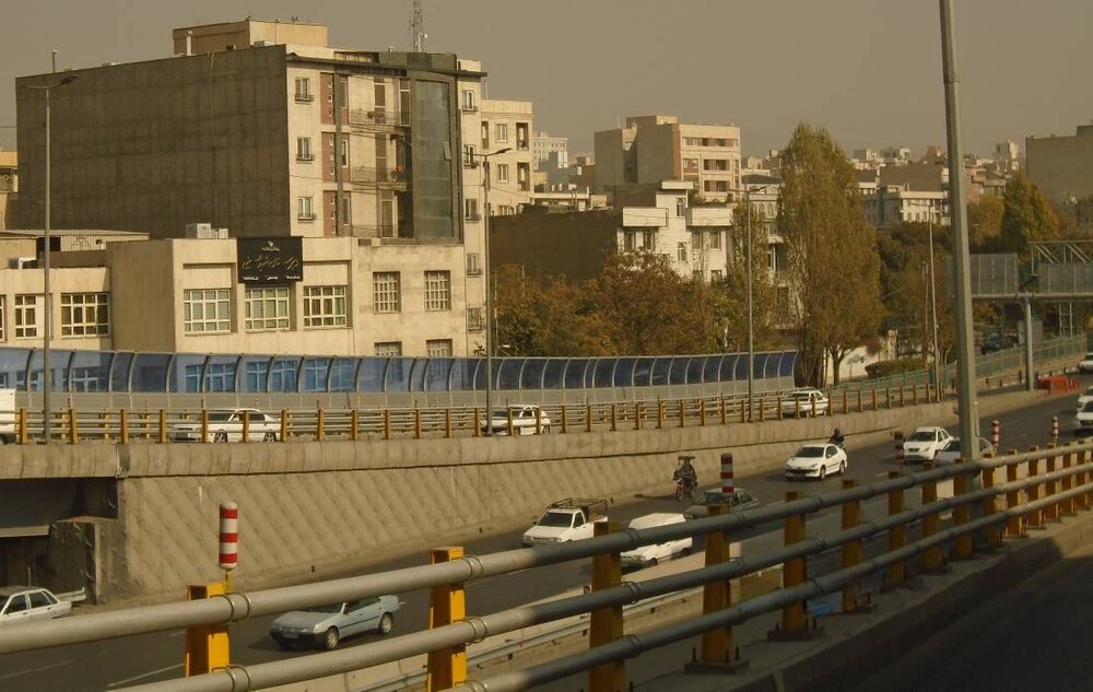 کاهش آلودگی صوتی با اجرای دیوارهای حائل در دوربرگردان غیرهمسطح بزرگراه شهید باقری