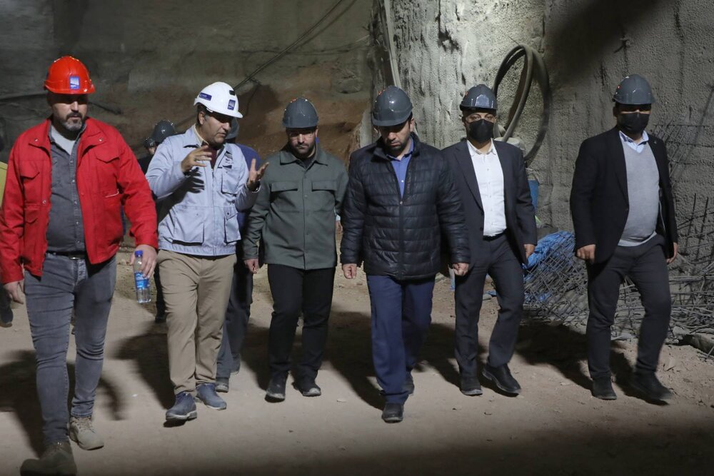 بازدید سرپرست شهرداری منطقه ۱۳ از روند پروژه توسعه خط ۲ مترو